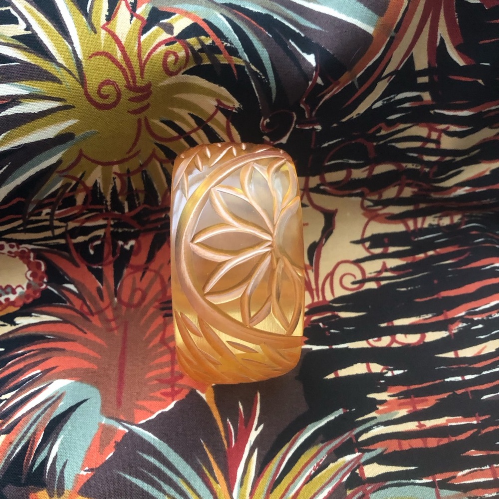 Trashy Diva Carved Transluscent Lt Orange Bangle Tropical Tiki Standard Size